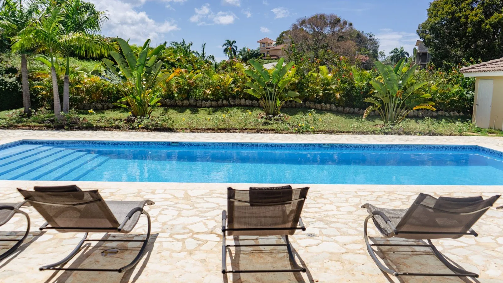 Beautiful standard size Lotus Model with over size pool, foto 12