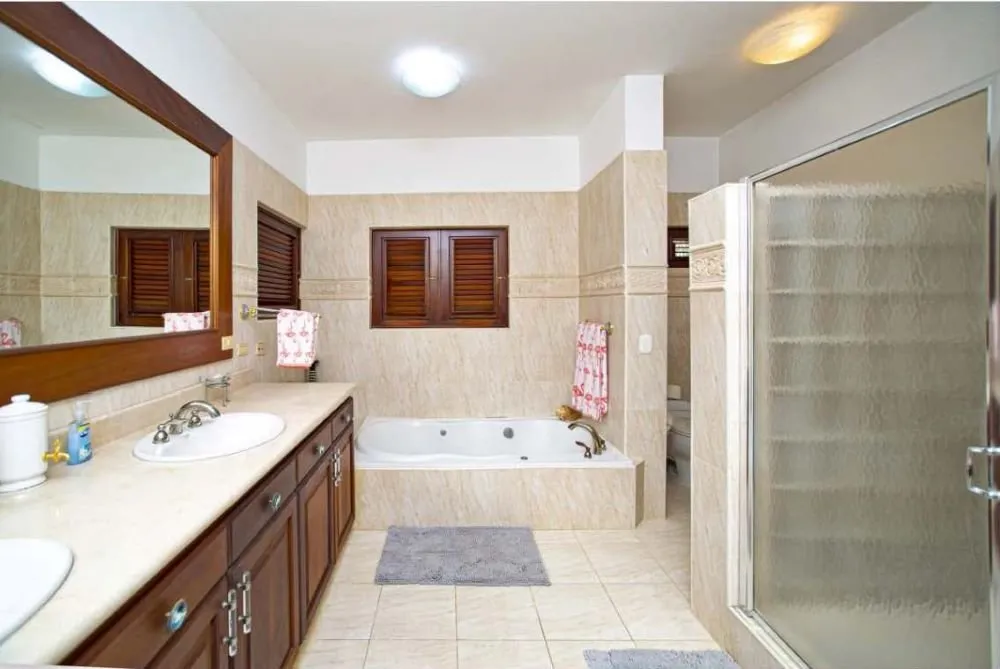 Casa Deborah: elegancia tropical en Sea Horse Ranch, foto 9