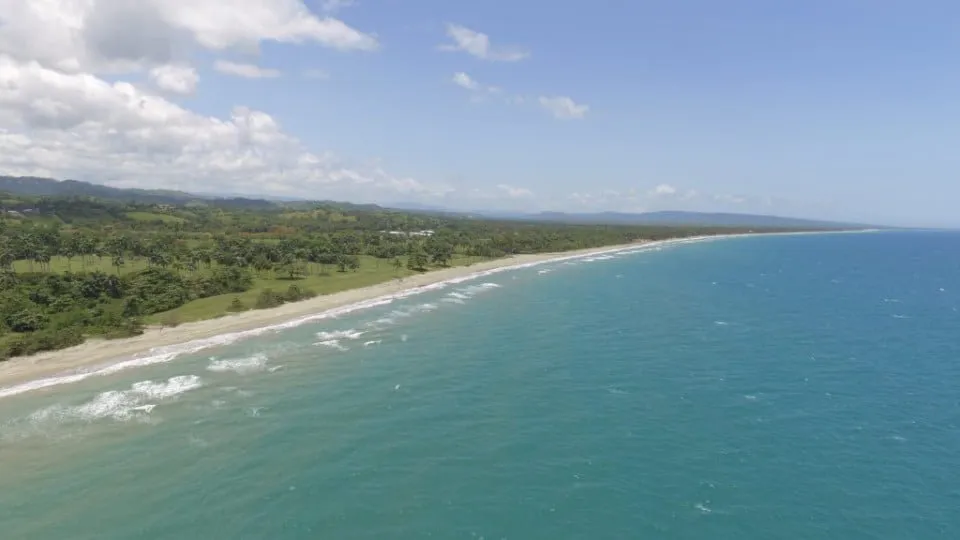 Oportunidad Única de Inversión: Terreno Frente a la Playa en Gaspar Hernández, foto 3