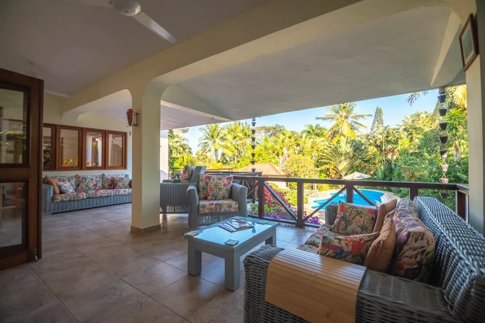 Villa Balinese: Tropical elegance with artistic soul in Sea Horse Ranch., photo 9