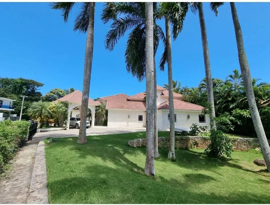 Villa de Lujo en Venta en Perla Marina, foto 13
